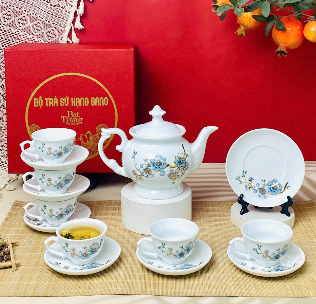ấm chén bát tràng men trắng in logo theo yêu cầu