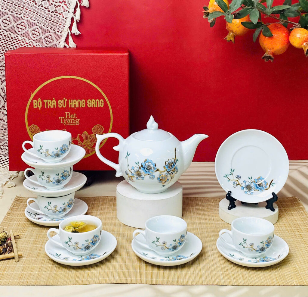 ấm chén trắng Bát Tràng in logo theo yêu cầu