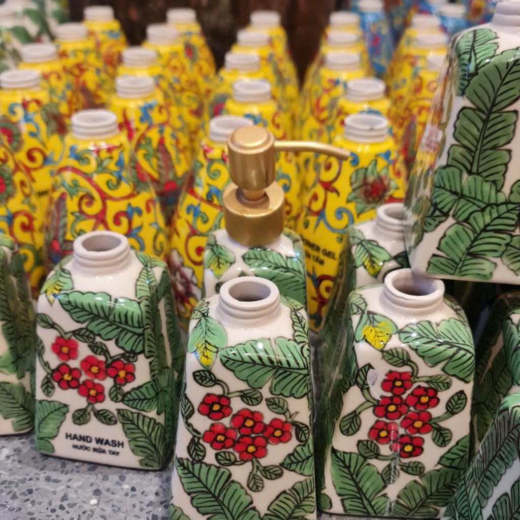 lọ sứ in logo đựng dầu gội cho khách sạn đẹp rẻ giao nhanh