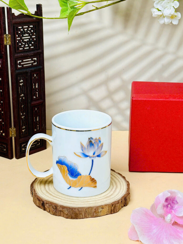 Cốc quai c vẽ sen kẻ vàng